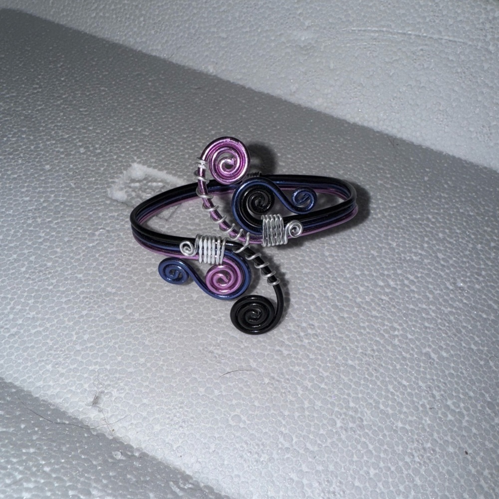 Handcrafted Multicolor Wire Swirl Bracelet - Purple & Black